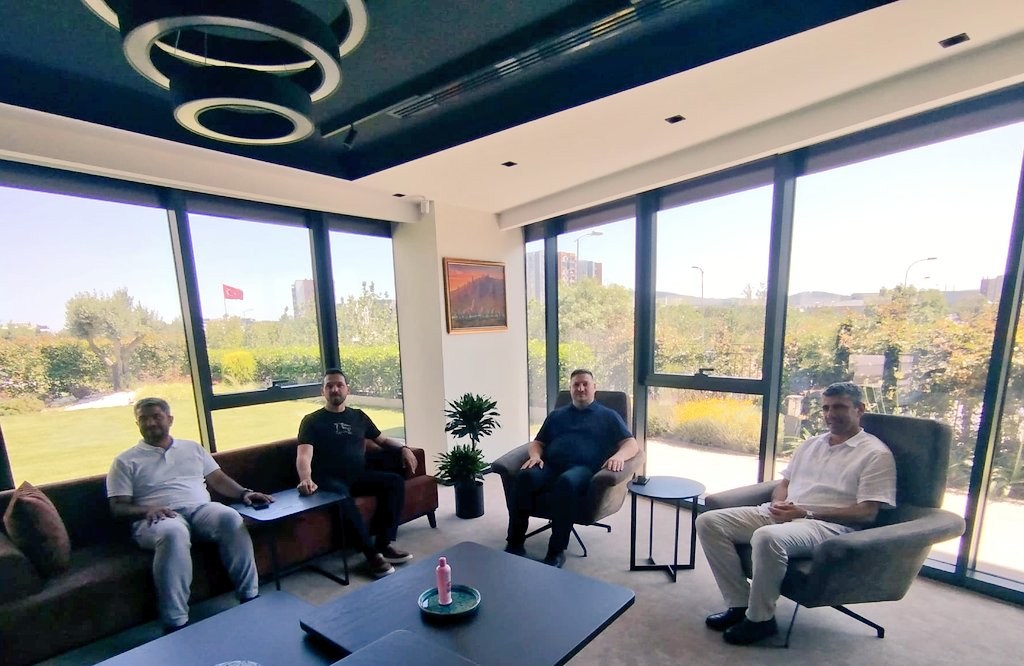 “Hac; kalbin Kâbe’ye yürüyüşü, ruhun Rahman’a secdesidir.”