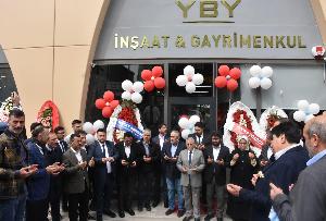 İLÇE BAŞKANIMIZ TURGAY AKPINAR VE YÖNETİM KURULU ÜYELERİ İŞ YERİ AÇILIŞINDA.